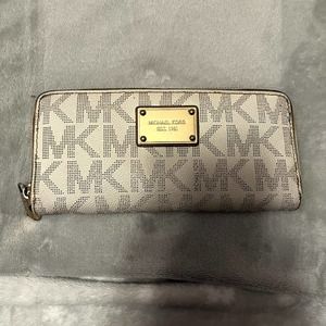 Michael Kors Jet Set Continental Logo Wallet